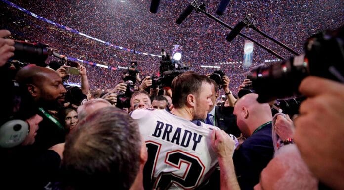 Tom Brady oznámil konec kariéry na pláži. Fanoušek si díky písku vydělá miliony