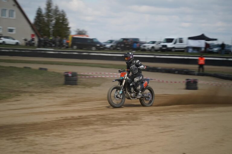 König před dalšími závody trénoval na flat tracku, v Nizozemsku se chce posunout