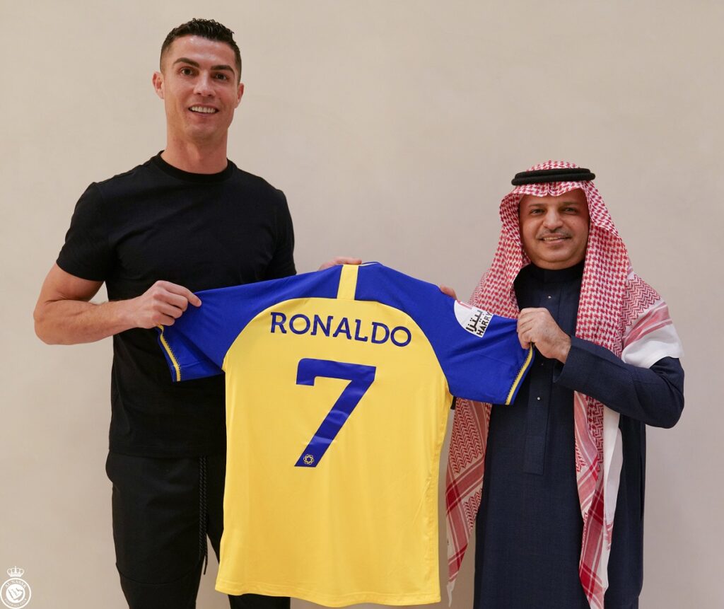 Cristiano Ronaldo podepsal smlouvu v saúdskoarabském týmu Al-Nassr