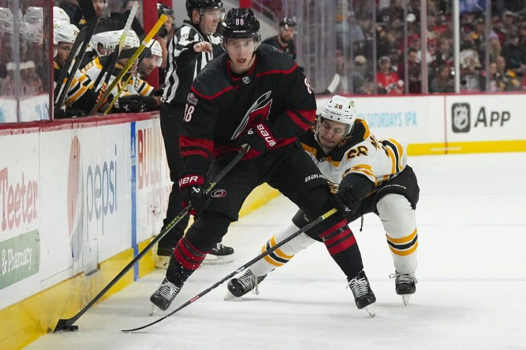 Boston Bruins vs Carolina Hurricanes