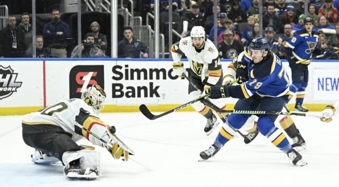 30 zákroků a výhra k tomu. Brankář Patera prožil vydařený debut v NHL