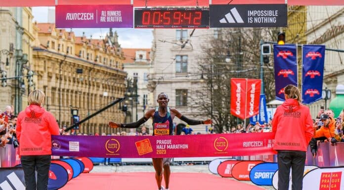 1/2Maraton Praha ovládl Keňan Konga. Nejlepším Čechem se stal Vebr