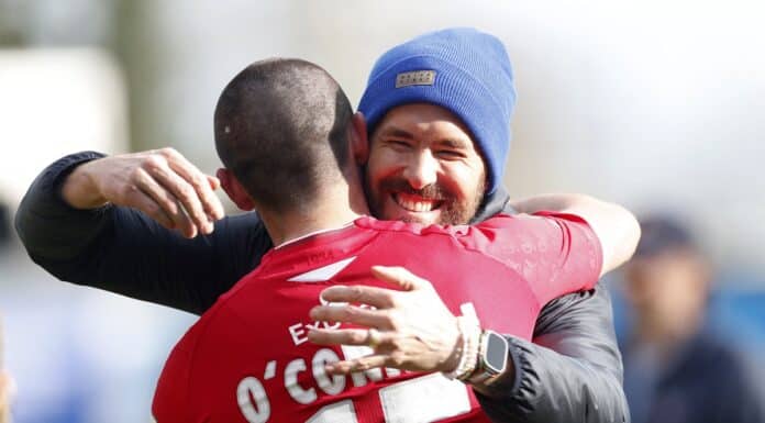 Zazdil důchod, místo toho přepsal kroniky. Wrexham na prahu postup do ligy