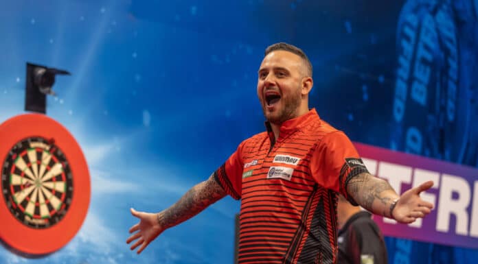 Noc plná překvapení. Smith s Pricem jsou ze hry, trůn na Matchplay je volný