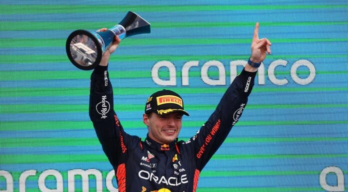 Další závod, další triumf. Verstappen si vytváří z F1 „one man show“