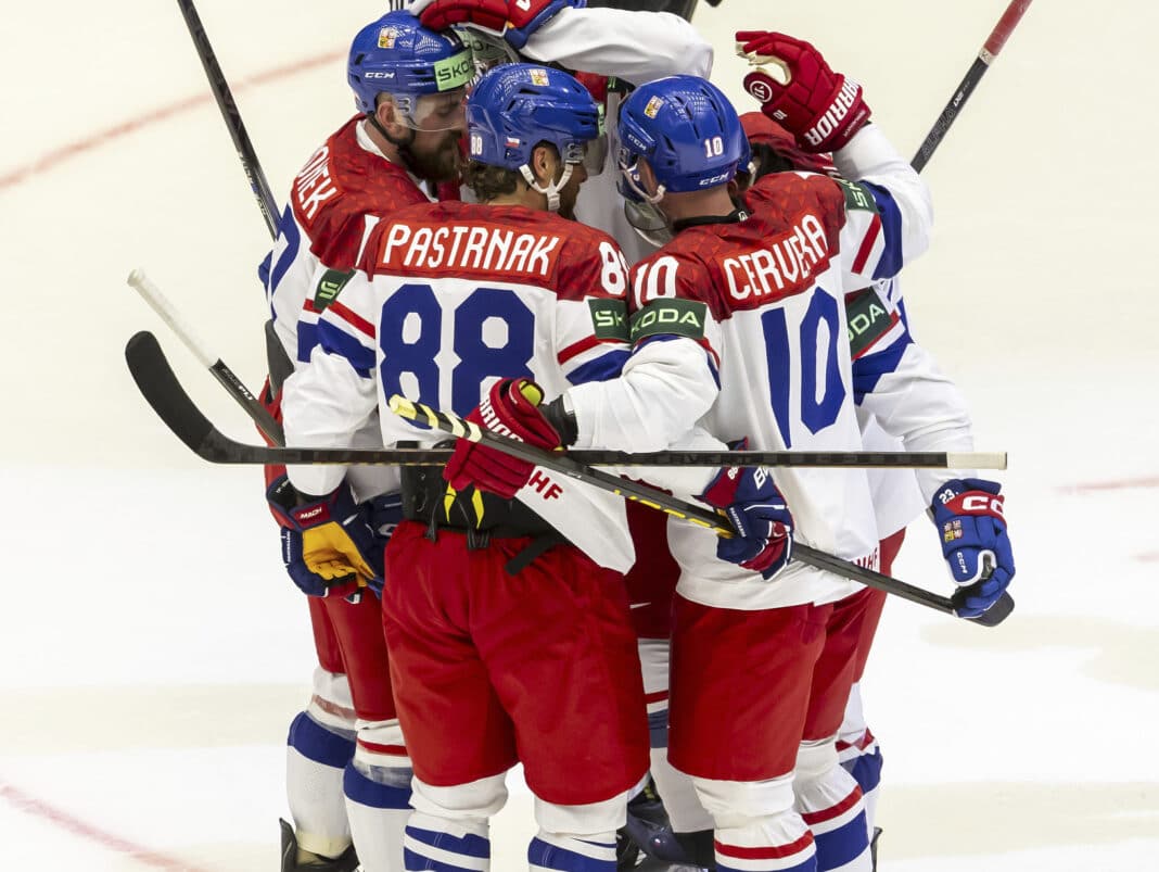 První zápas nehrál, teď přijde pomoct: K českému týmu se připojí hvězda NHL