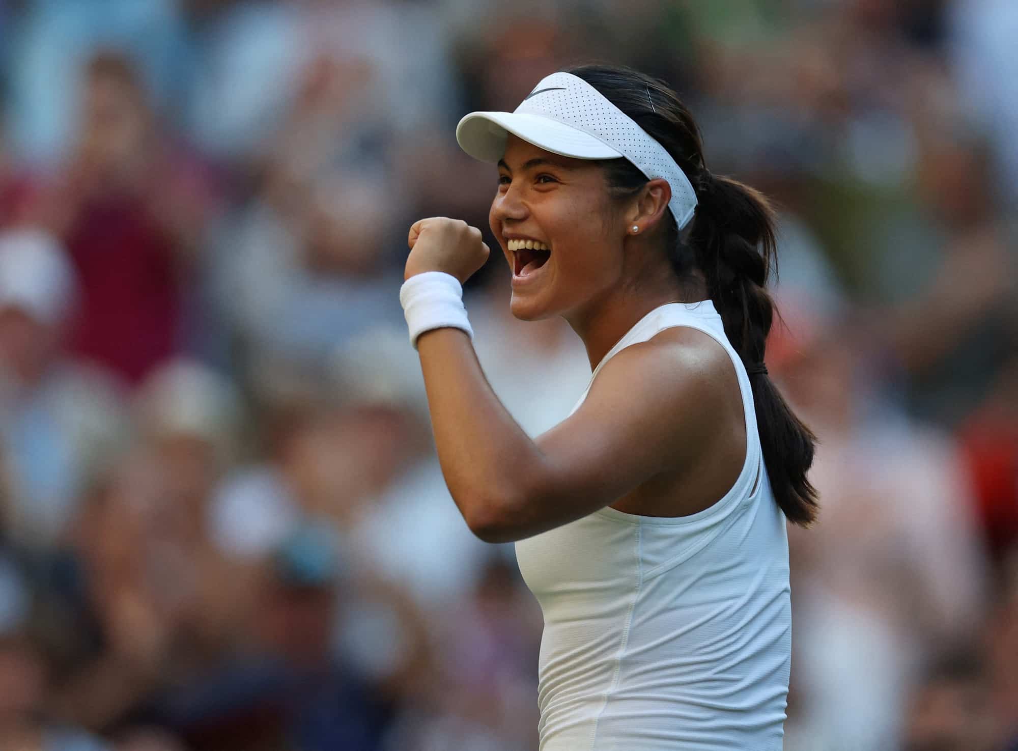 Raducanu si věří, Alcaraz drží tempo. Wimbledon se vrací do normálu